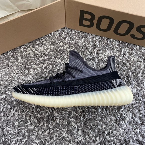 BNIB Men’s Yeezy Boost 350 V2 Carbon BNIB - Picture 5 of 9